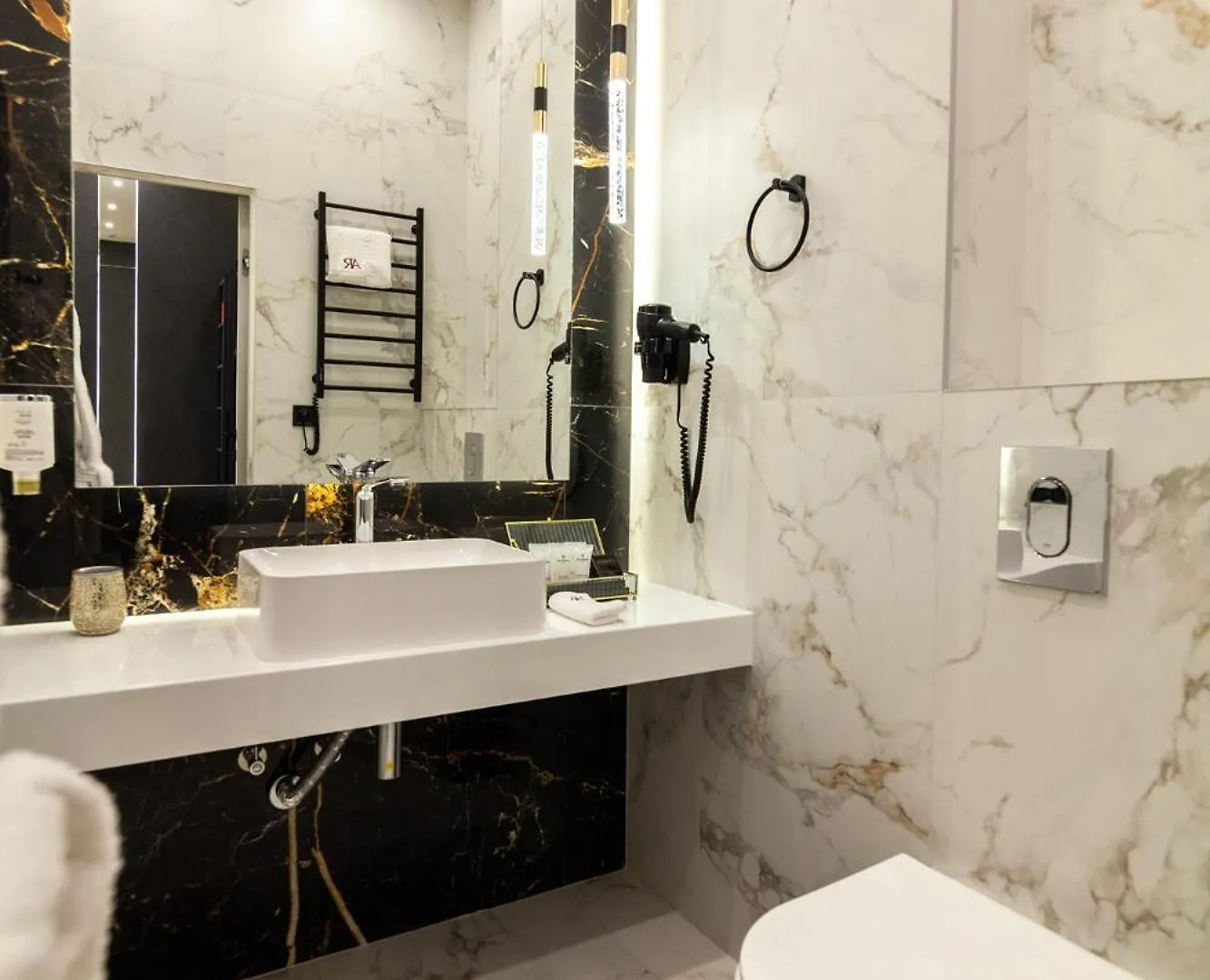 Aristo Jacuzzi Hotel Lviv