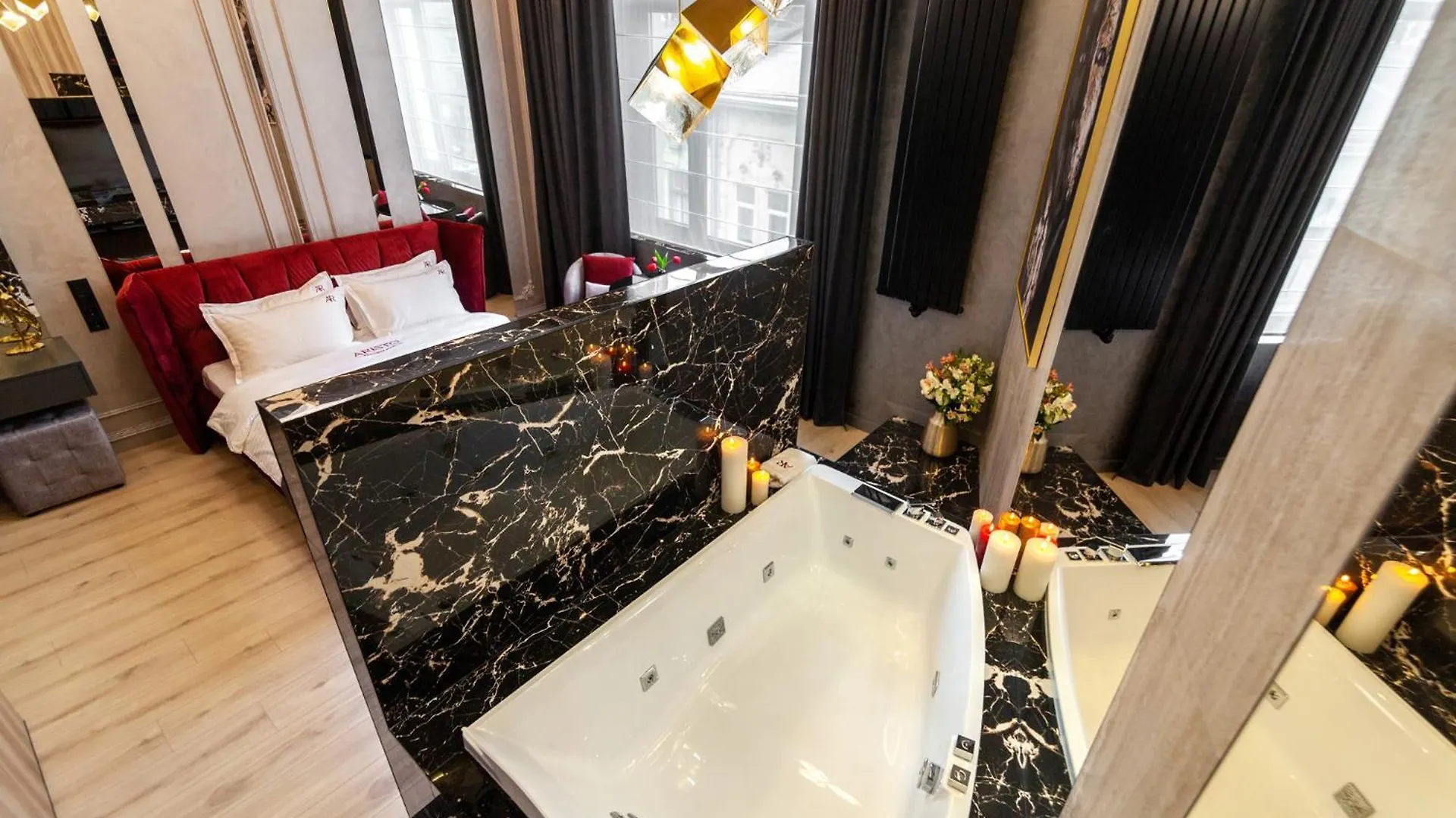 Aristo Jacuzzi Hotel Lviv