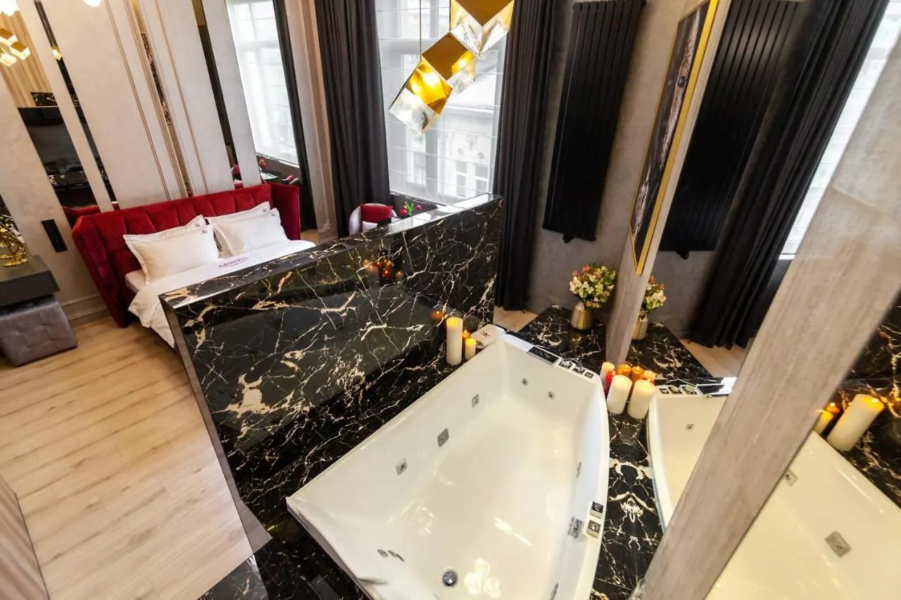 Aristo Jacuzzi Hotel Lviv
