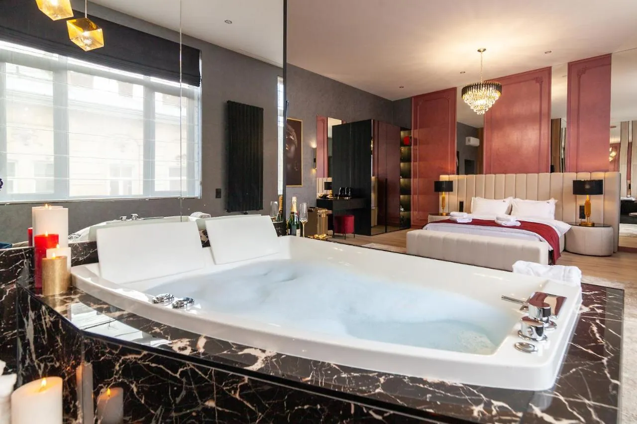 Aristo Jacuzzi Hotel Lviv