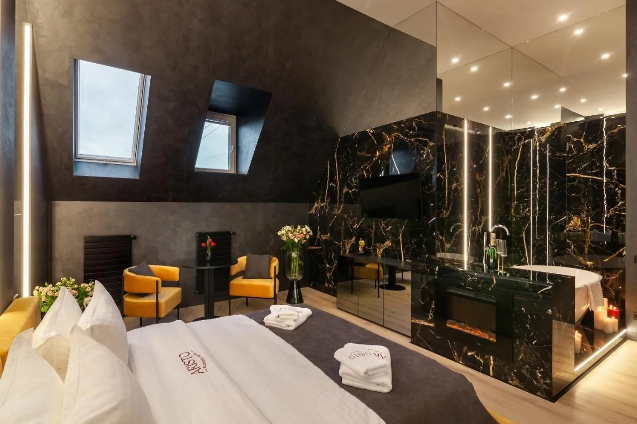 Aristo Jacuzzi Hotel Lviv