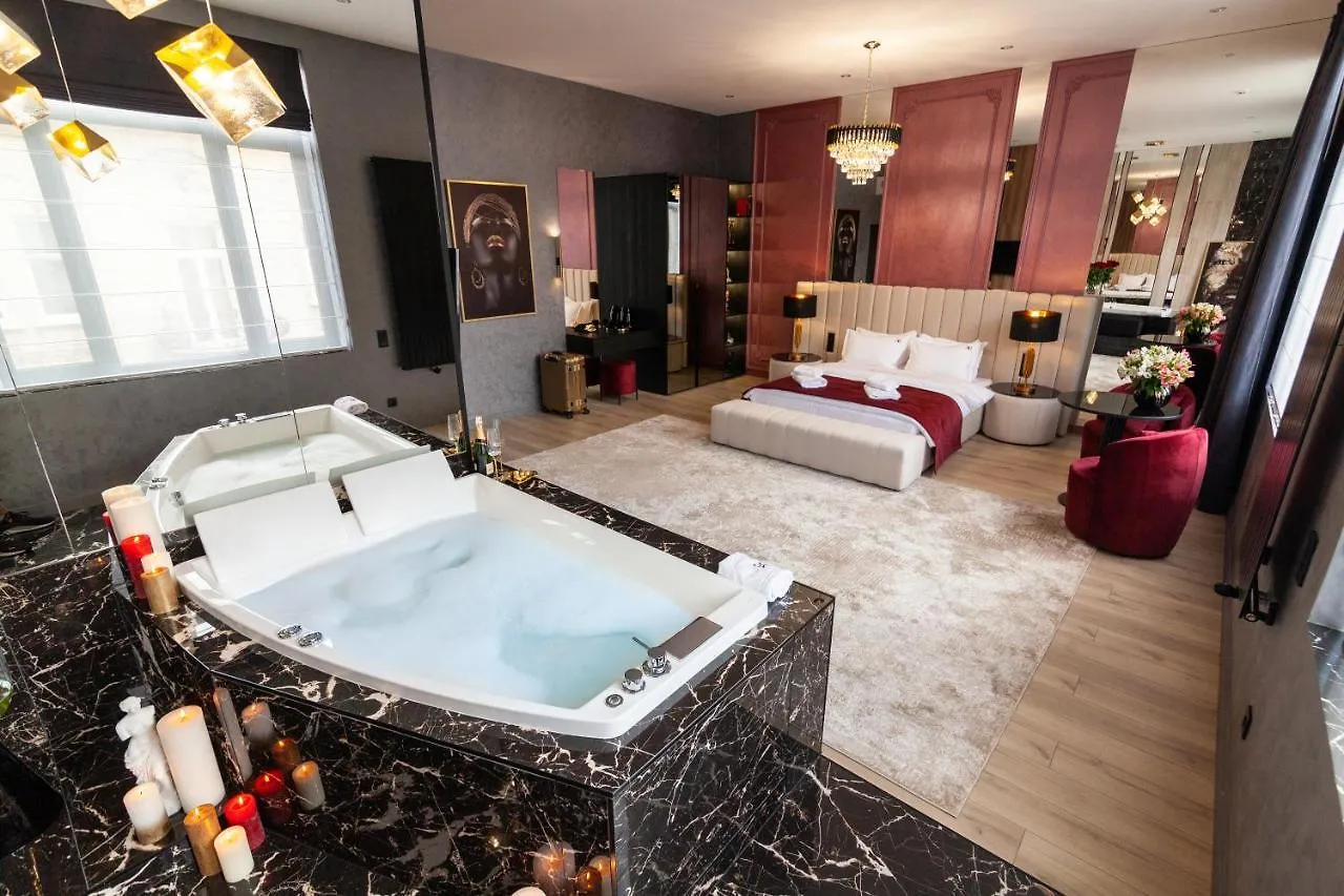 Aristo Jacuzzi Hotel Lviv